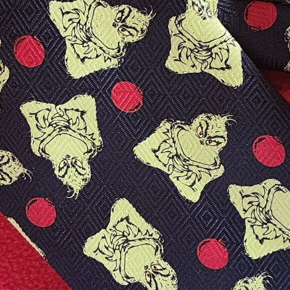 Dr. Seuss Brand Black Poly Green Grinch Crossing Arms and Red Bulbs Holiday Tie - Picture 15 of 16